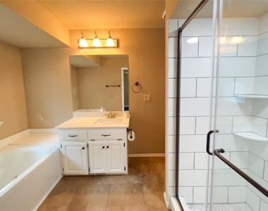 11800 Kingsridge Terrace - Photo Thumbnail 12