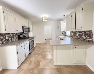 11800 Kingsridge Terrace - Photo Thumbnail 4