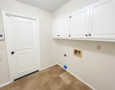 11800 Kingsridge Terrace - Photo Thumbnail 7