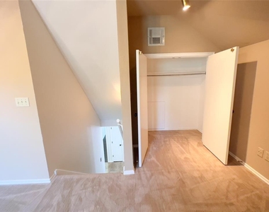 11800 Kingsridge Terrace - Photo Thumbnail 23