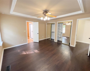 11800 Kingsridge Terrace - Photo Thumbnail 11