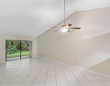 462 Hardwood Place - Photo Thumbnail 6