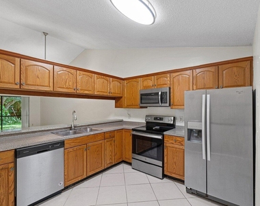 462 Hardwood Place - Photo Thumbnail 16