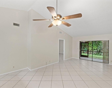 462 Hardwood Place - Photo Thumbnail 7