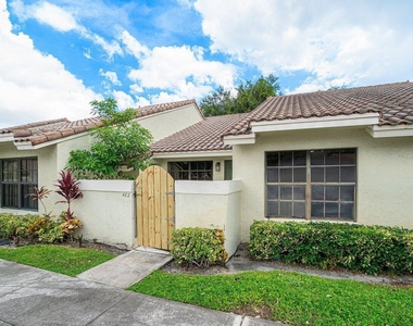 462 Hardwood Place - Photo Thumbnail 2