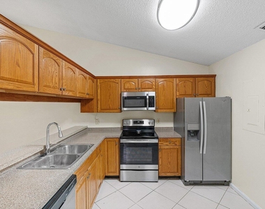 462 Hardwood Place - Photo Thumbnail 10