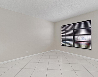 462 Hardwood Place - Photo Thumbnail 17