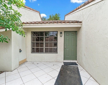 462 Hardwood Place - Photo Thumbnail 4