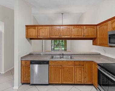 462 Hardwood Place - Photo Thumbnail 12