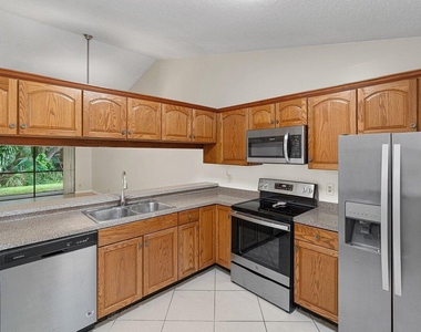 462 Hardwood Place - Photo Thumbnail 11