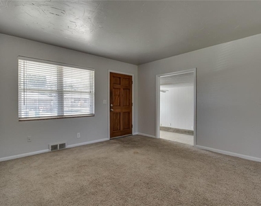 3813 Nw 56th Place - Photo Thumbnail 4
