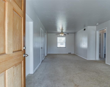 3813 Nw 56th Place - Photo Thumbnail 2