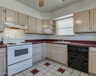 3813 Nw 56th Place - Photo Thumbnail 10