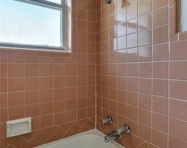 3813 Nw 56th Place - Photo Thumbnail 19
