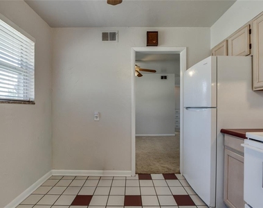 3813 Nw 56th Place - Photo Thumbnail 11