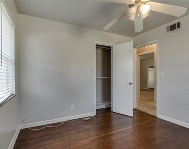 3813 Nw 56th Place - Photo Thumbnail 21