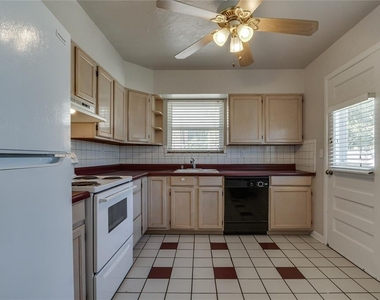 3813 Nw 56th Place - Photo Thumbnail 9