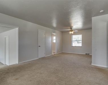 3813 Nw 56th Place - Photo Thumbnail 5
