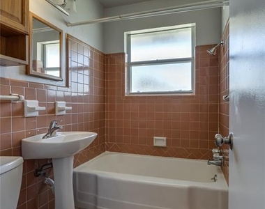 3813 Nw 56th Place - Photo Thumbnail 18