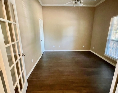 9405 Timber Wagon Drive - Photo Thumbnail 5