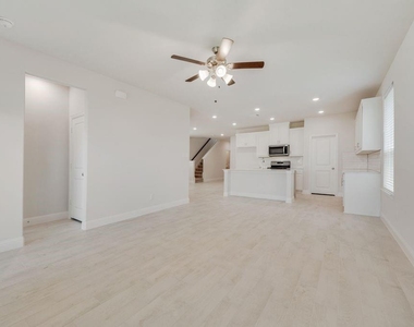 3004 Isla Terrace - Photo Thumbnail 5