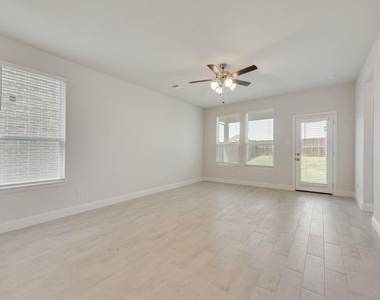 3004 Isla Terrace - Photo Thumbnail 4