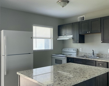 1420 Nw 2nd Street - Photo Thumbnail 2