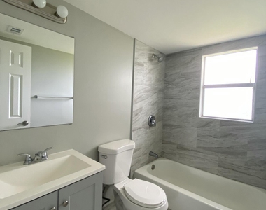 1420 Nw 2nd Street - Photo Thumbnail 3