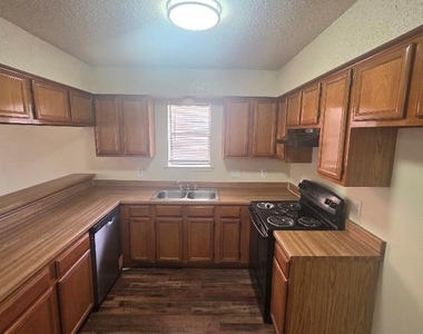 2404 Meadow Lane - Photo Thumbnail 3