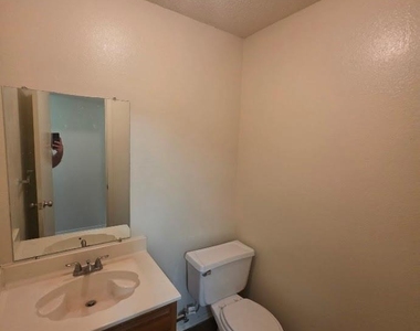2404 Meadow Lane - Photo Thumbnail 13