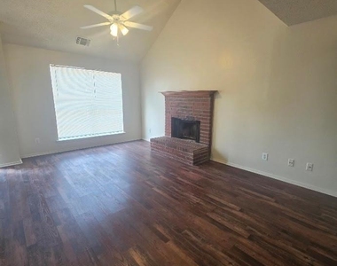 2404 Meadow Lane - Photo Thumbnail 2