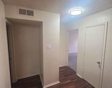 2404 Meadow Lane - Photo Thumbnail 4