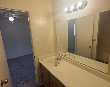 2404 Meadow Lane - Photo Thumbnail 11