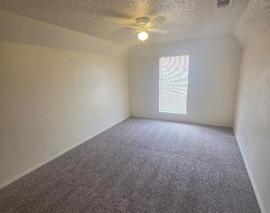 2404 Meadow Lane - Photo Thumbnail 5