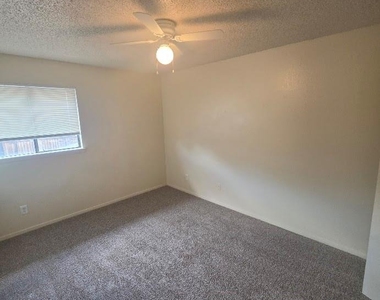2404 Meadow Lane - Photo Thumbnail 10