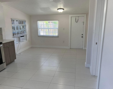 311 S J Street - Photo Thumbnail 4