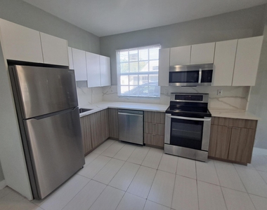 311 S J Street - Photo Thumbnail 9