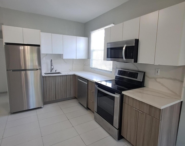 311 S J Street - Photo Thumbnail 7