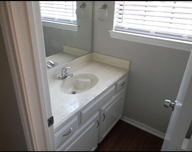 5017 Winder Court - Photo Thumbnail 13