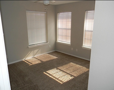 5017 Winder Court - Photo Thumbnail 12