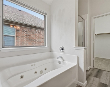 506 Hackberry Drive - Photo Thumbnail 24