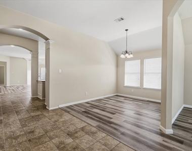 506 Hackberry Drive - Photo Thumbnail 5