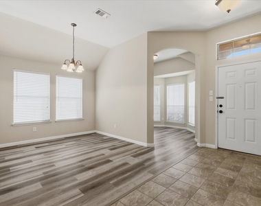 506 Hackberry Drive - Photo Thumbnail 6