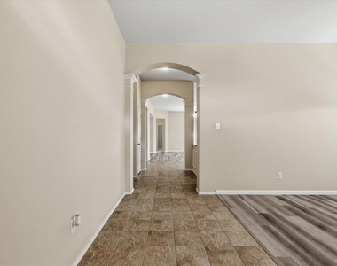 506 Hackberry Drive - Photo Thumbnail 4