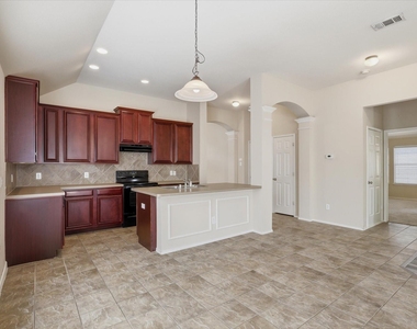 506 Hackberry Drive - Photo Thumbnail 13