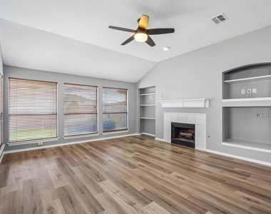 1208 Sonoma Drive - Photo Thumbnail 6