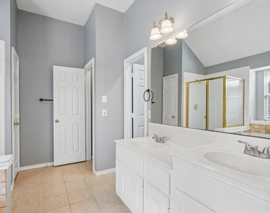 1208 Sonoma Drive - Photo Thumbnail 13