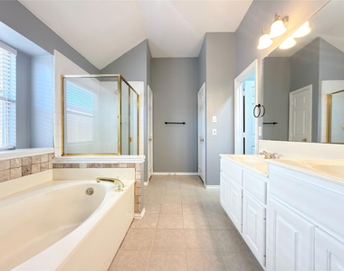 1208 Sonoma Drive - Photo Thumbnail 15