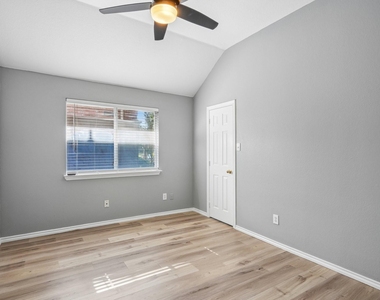 1208 Sonoma Drive - Photo Thumbnail 18