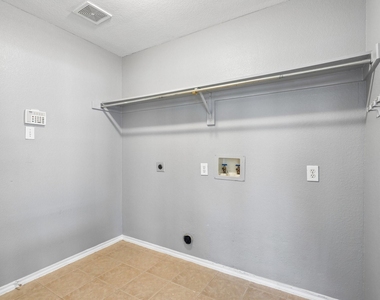 1208 Sonoma Drive - Photo Thumbnail 22
